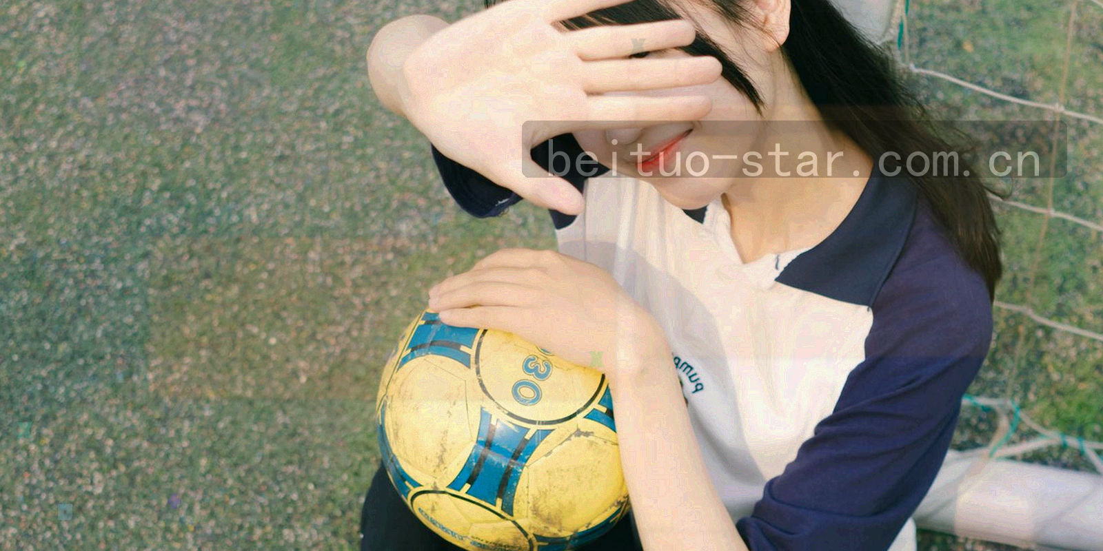 抽象海浪与数据网格交叠的横向图形，深海蓝与珊瑚橙渐变，用于本季更新主题封面